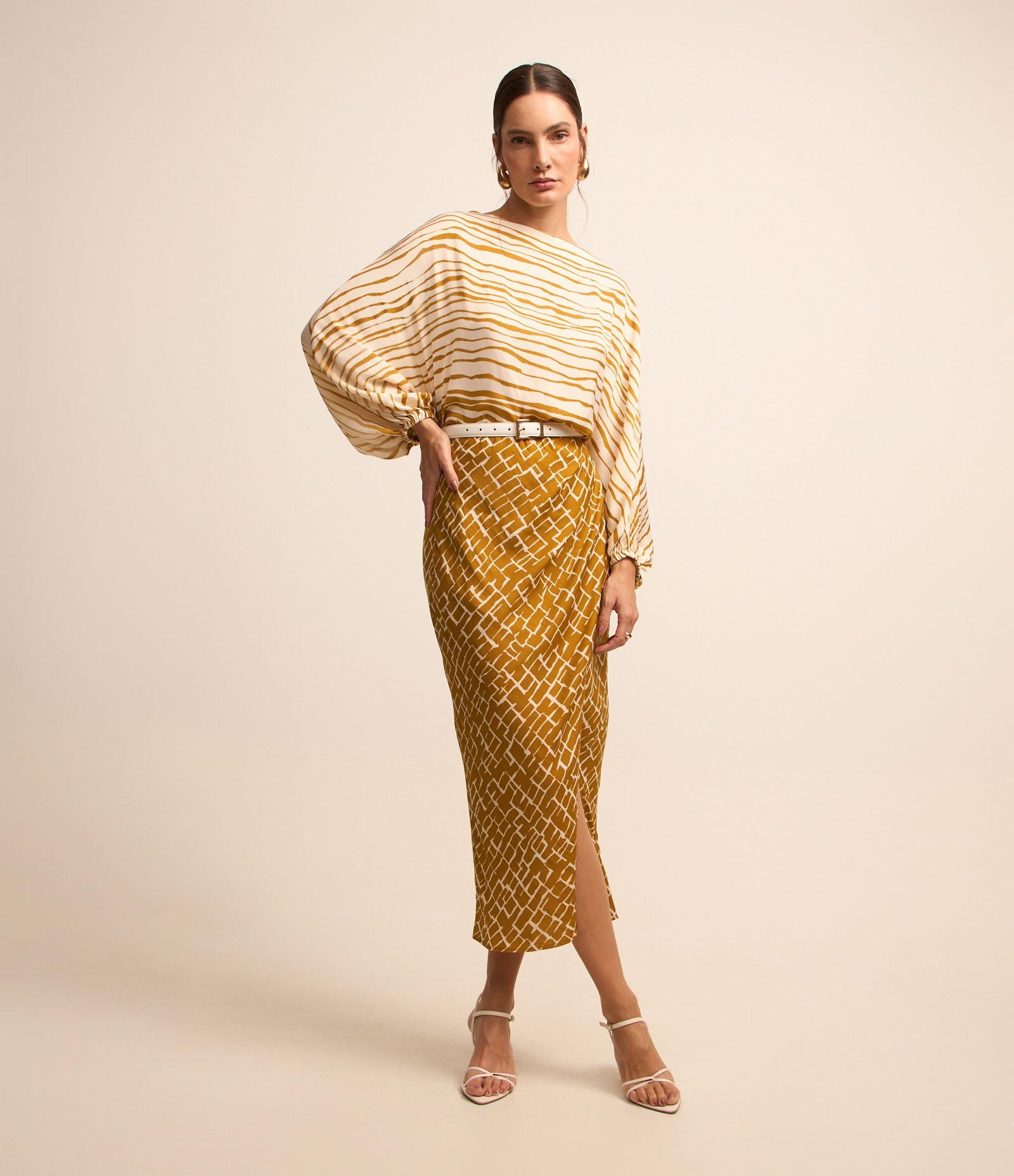 Blusa em Tecido Acetinado com Listras Rústicas Amarelo/Bege 2