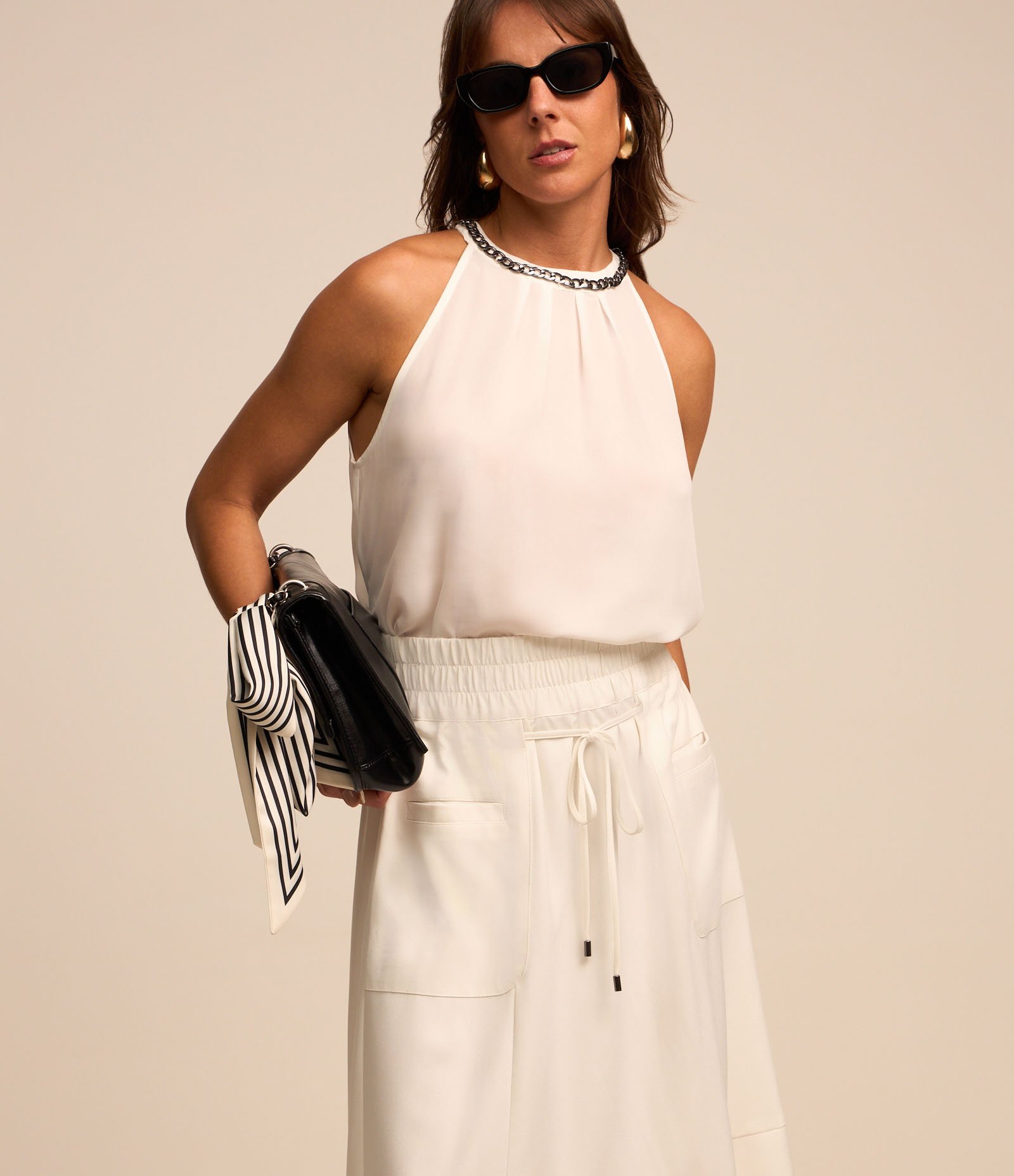 Saia Evasê Midi em Crepe com Amarração e Bolsos Branco 2