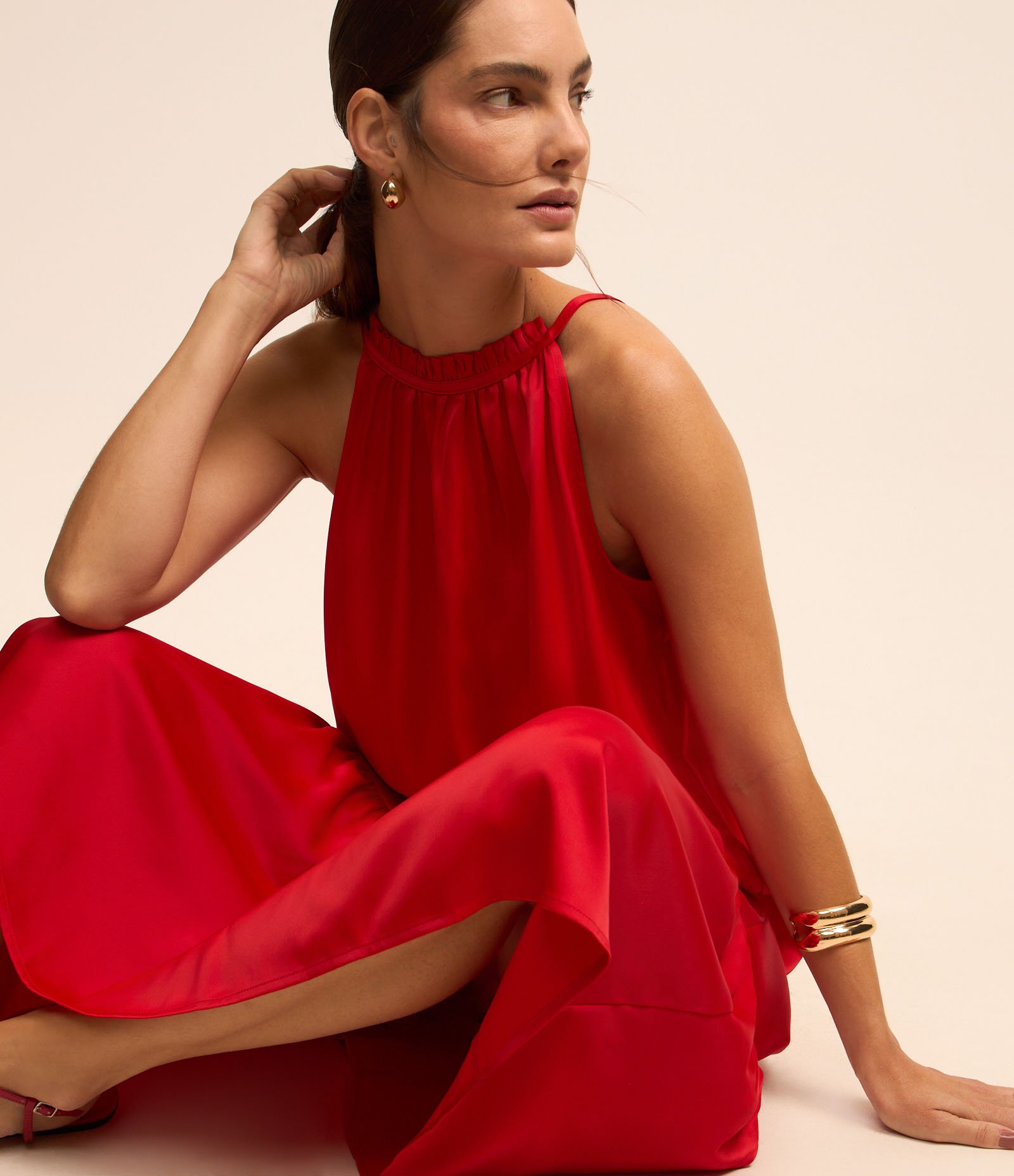 Vestido Midi Acetinado com Detalhe Frufru e Sem Manga Vermelho 2