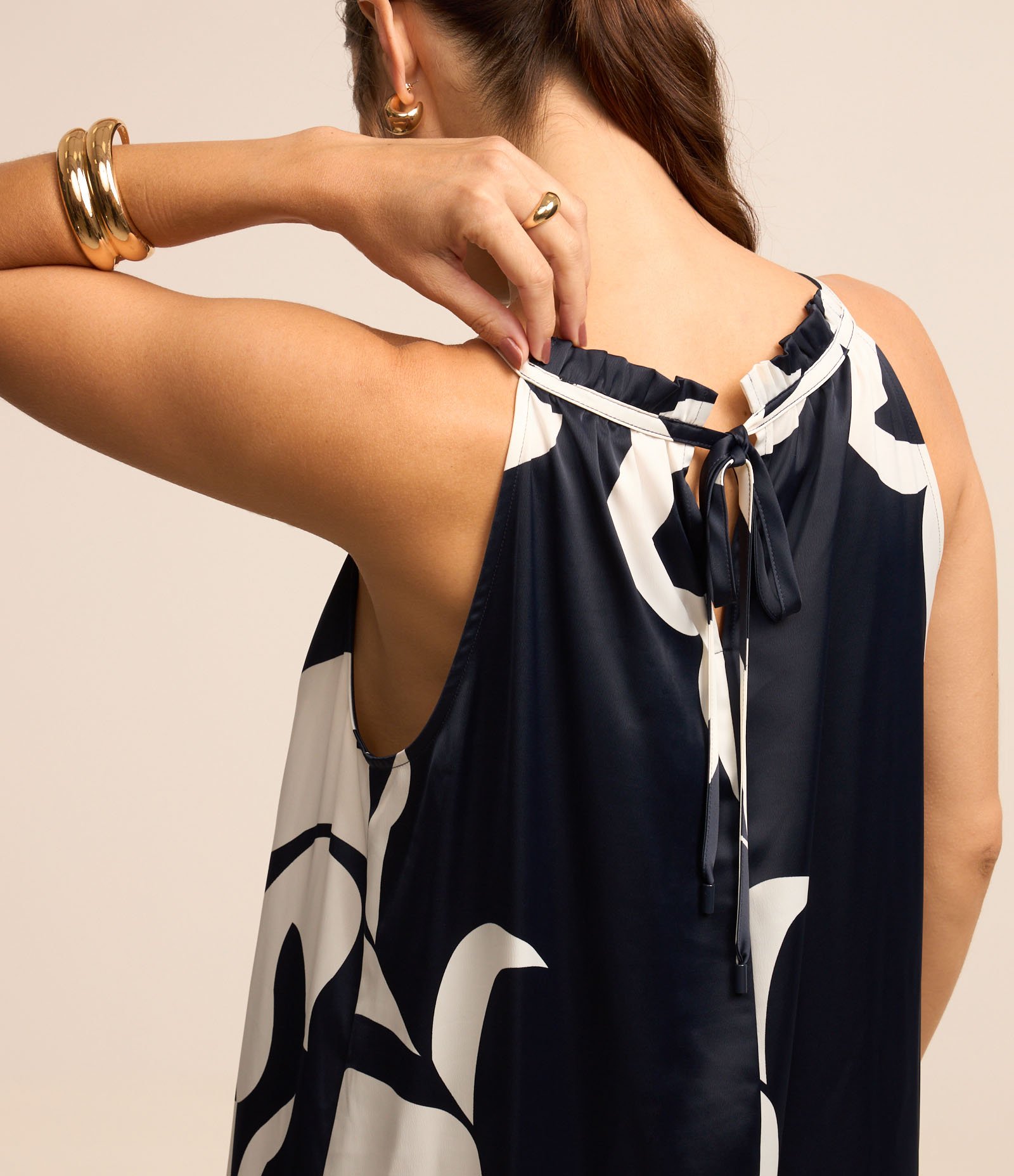 Vestido Evasê Midi Acetinado com Estampa Abstrata Azul 4