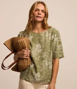 Blusa em Viscolinho com Estampa Tropical Figurativa