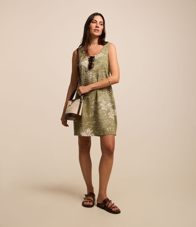 Vestido Midi Sem Manga em Viscolinho com Estampa de Paisagem