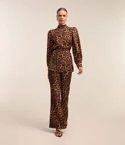 Calça Casual em Crepe com Cós Elástico e Estampa Oncinha