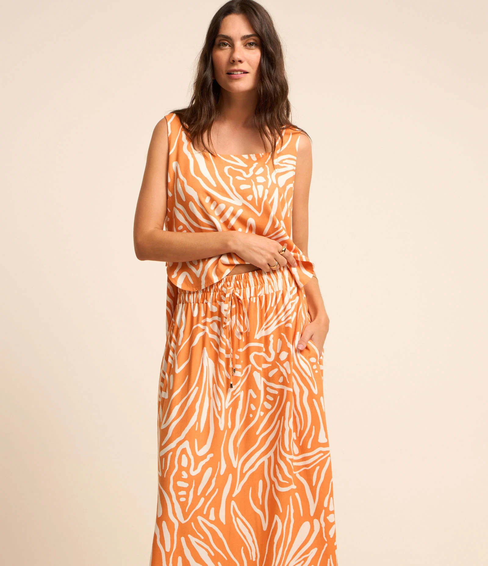 Saia Reta Longa em Viscolinho com Folhagens Tribais Estampadas Laranja 2