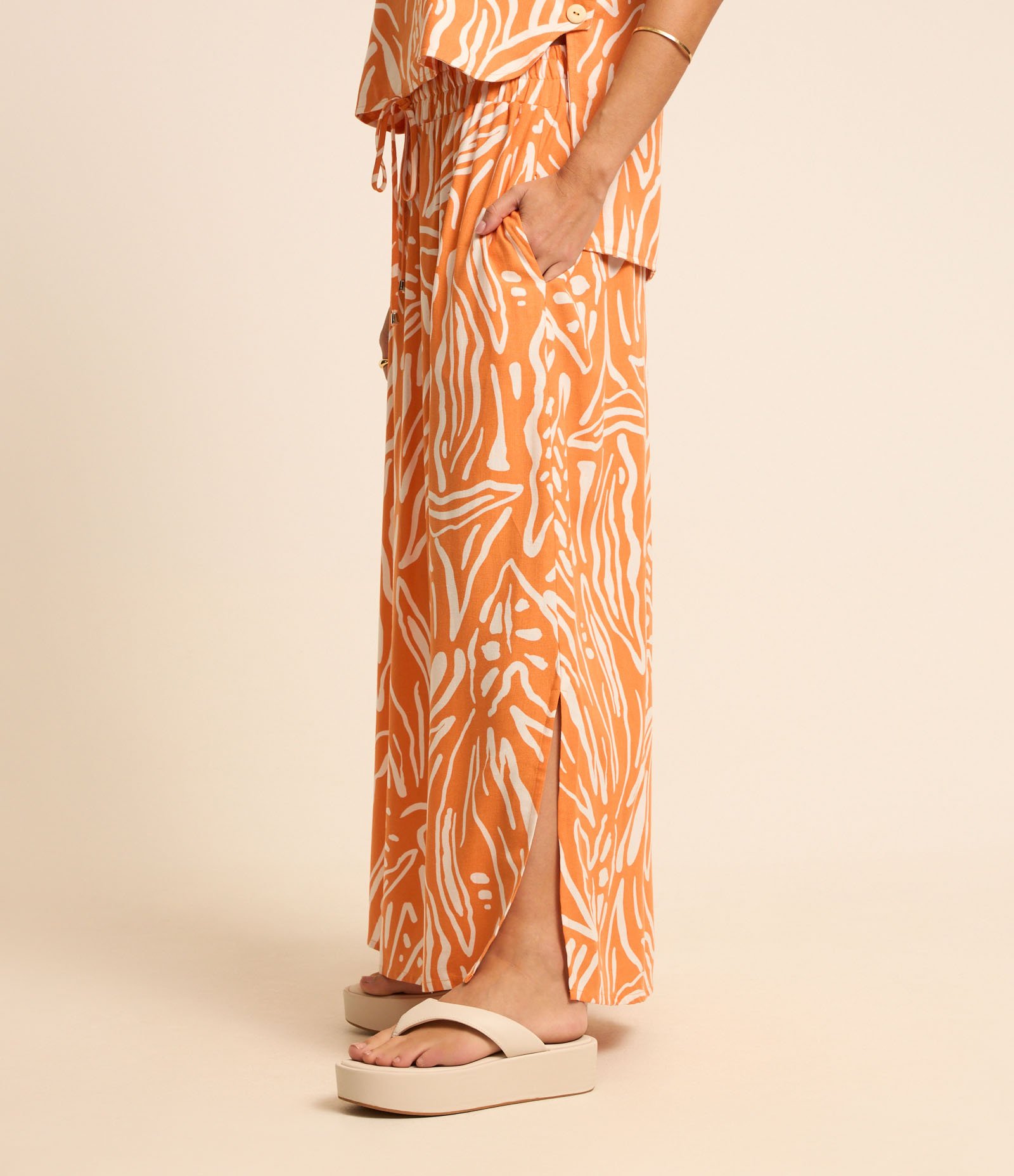 Saia Reta Longa em Viscolinho com Folhagens Tribais Estampadas Laranja 5