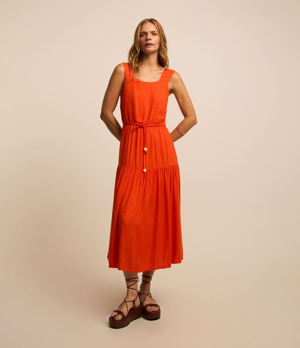 Vestido Midi Evasê Sem Manga em Viscolinho com Cinto de Cordão e