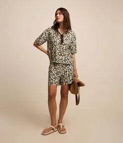 Short Cintura Alta em Viscolinho Alfaiatado com Estampa de Fundo do Mar