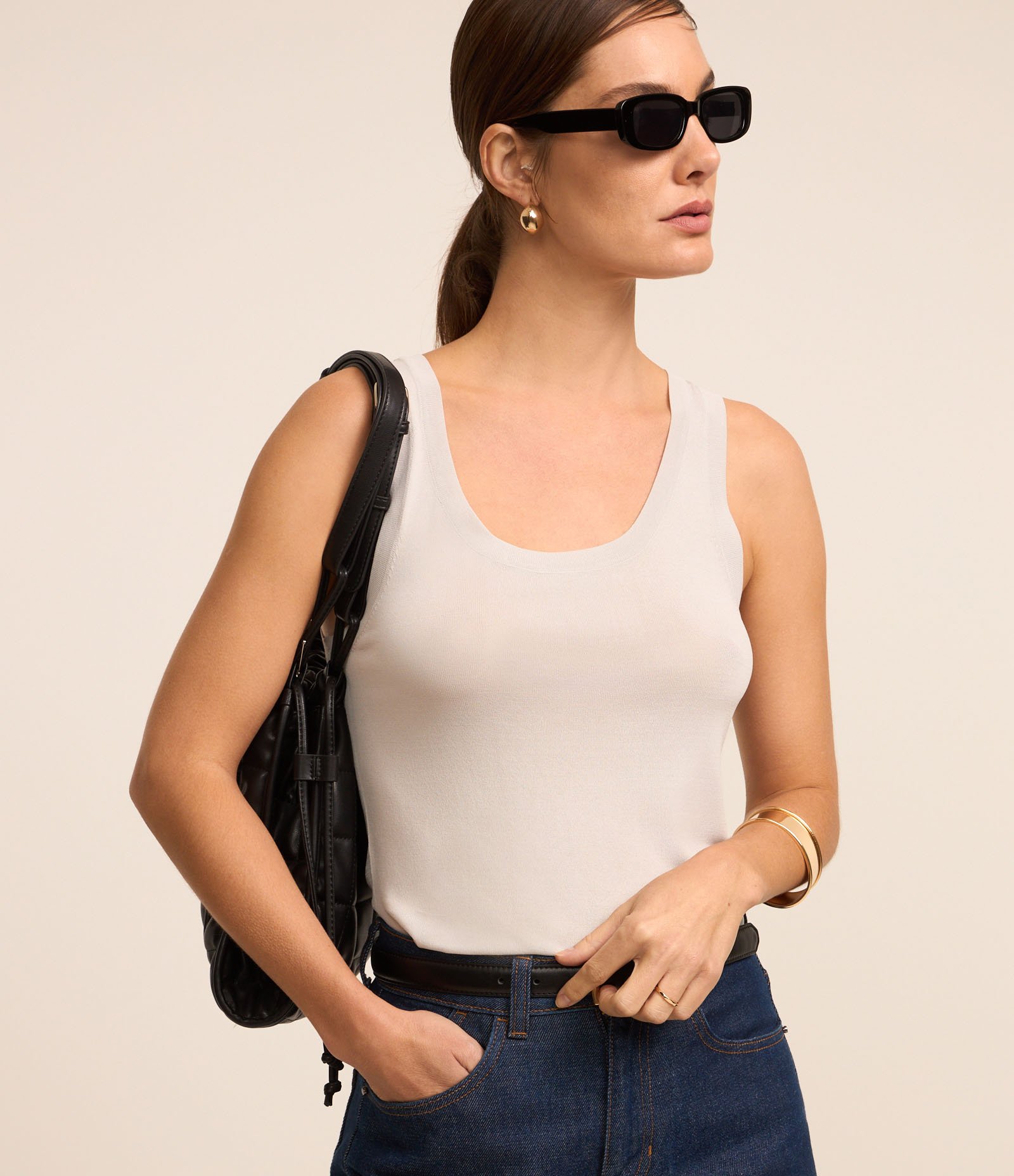 Blusa Sem Manga em Tricô Leve com Gola U Cinza Gelo 1