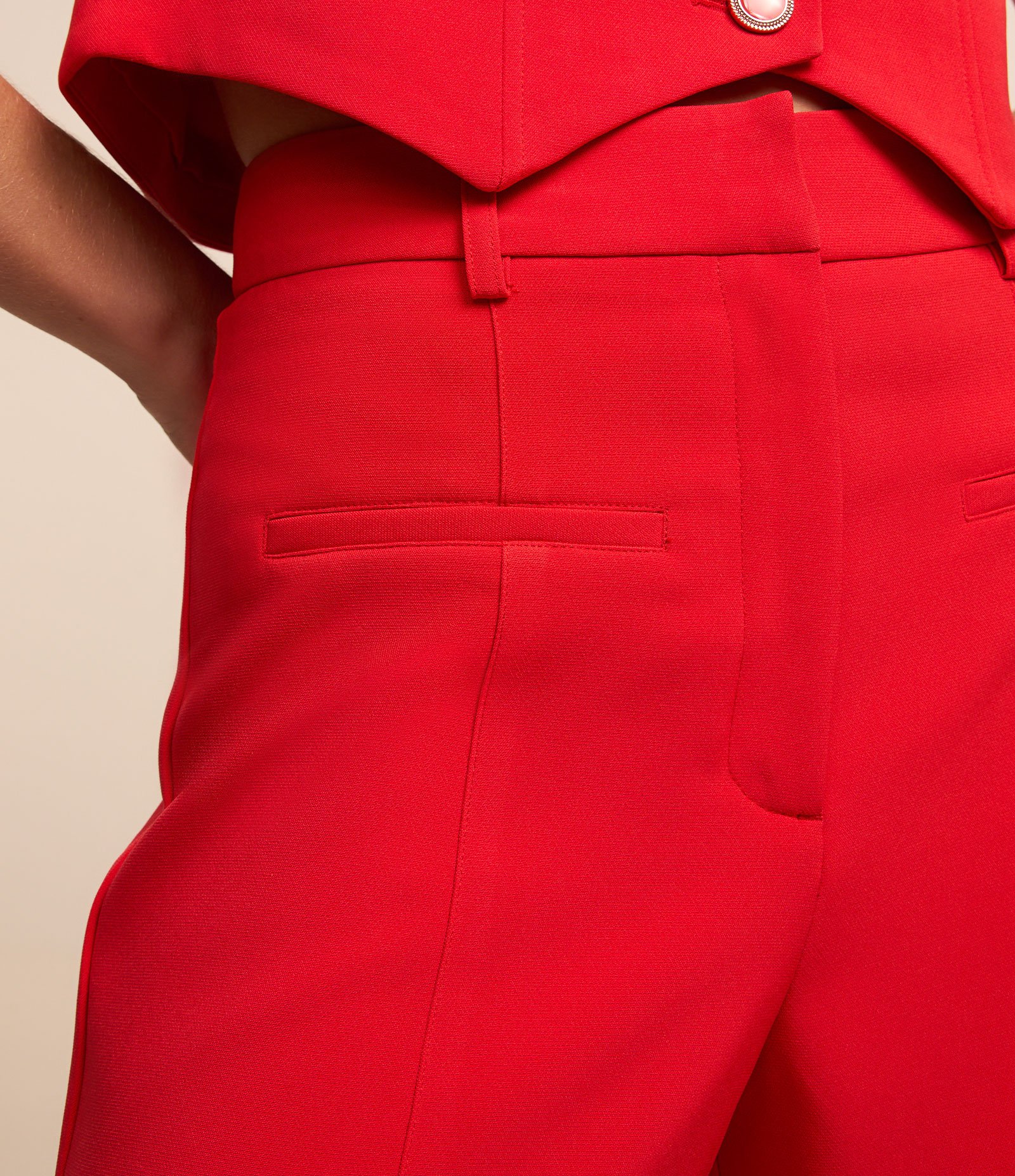 Bermuda Alfaiatada em Crepe com Bolso Fake Vermelho 3