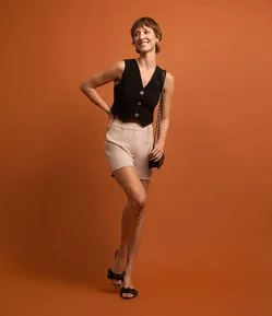 Bermuda Alfaiatada em Crepe com Bolso Fake