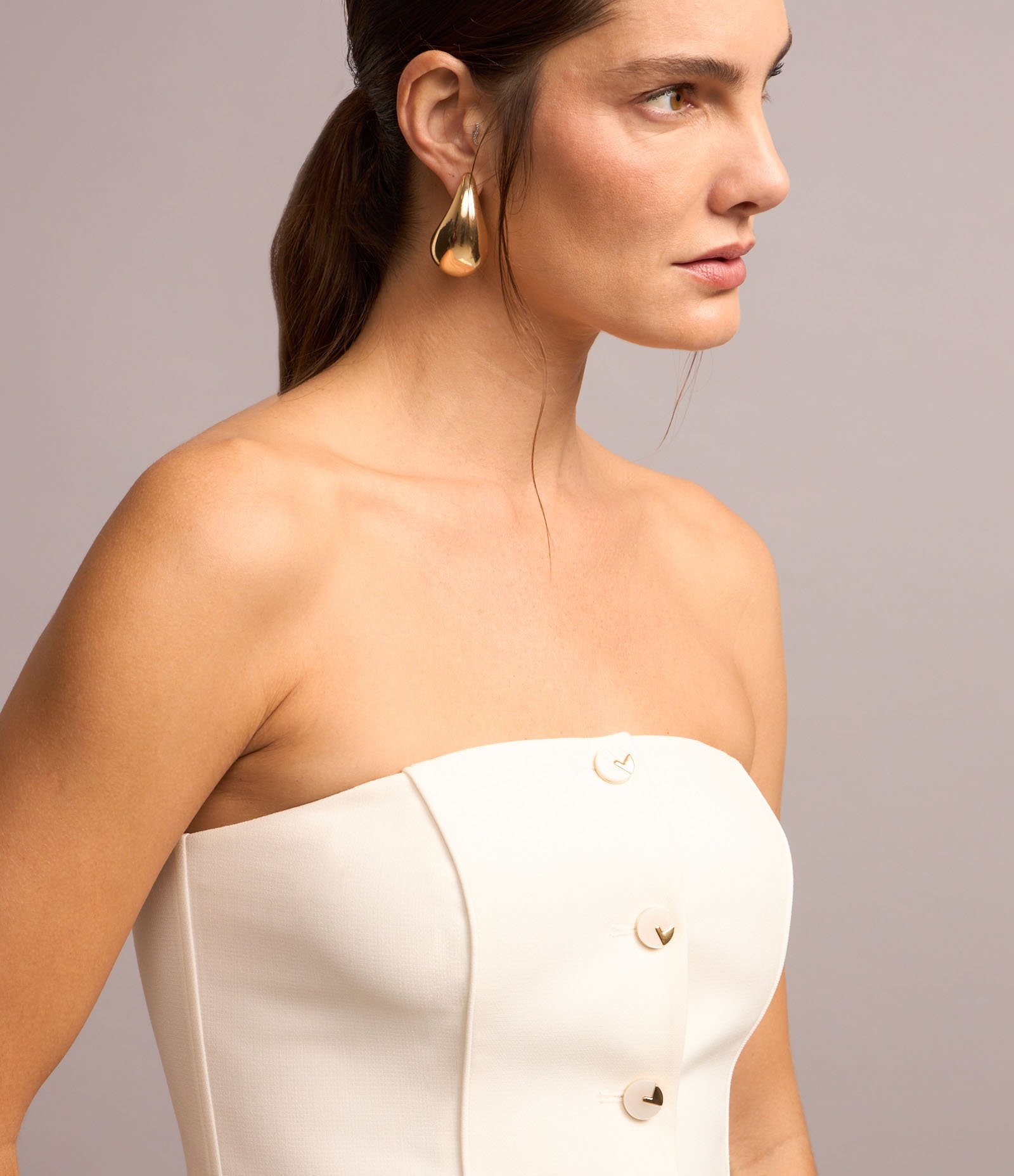 Blusa Cropped Tomara Que Caia com Botões e Recortes Branco 3