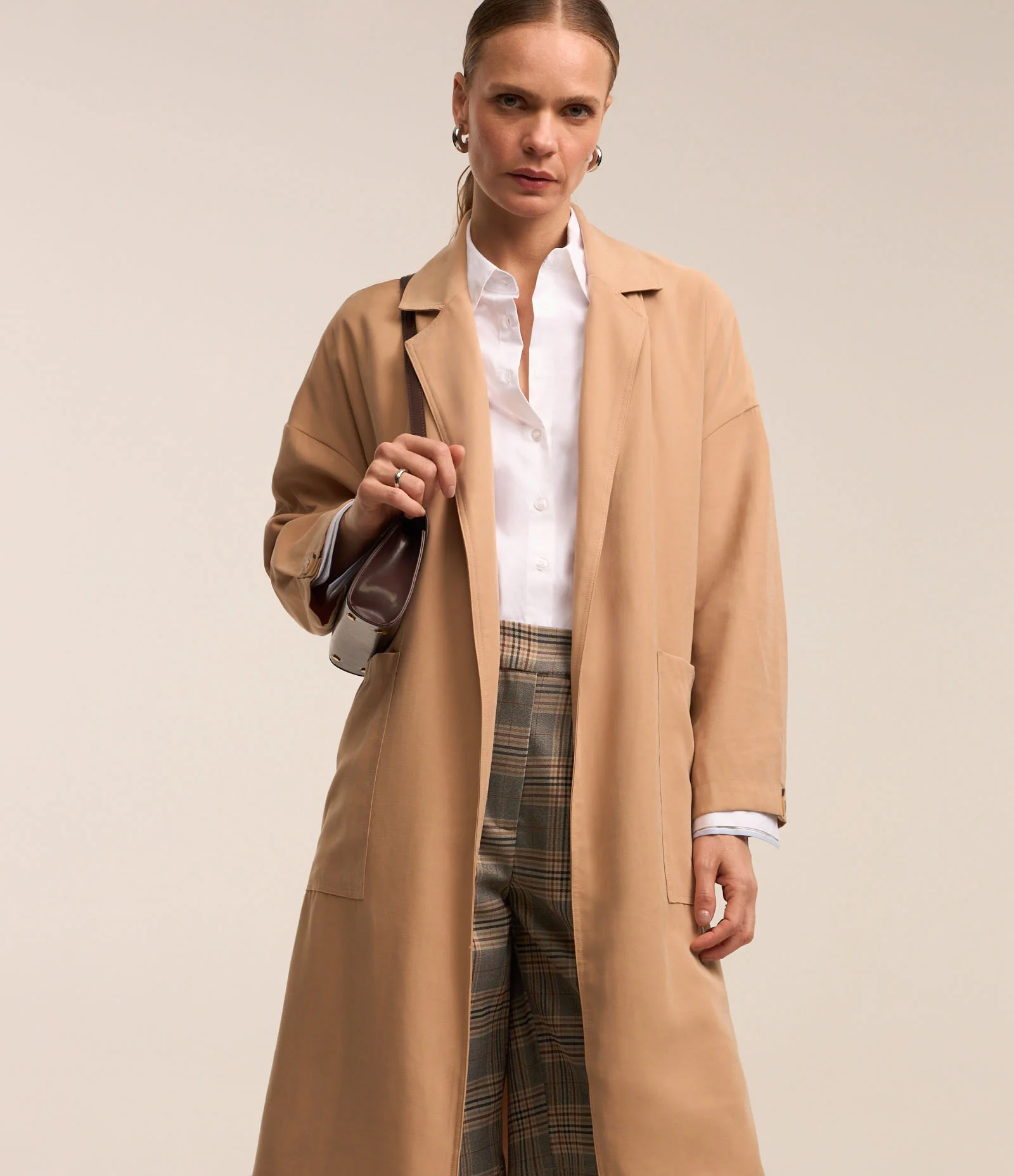 Casaco Trench Coat em Viscose com Bolsos Grandes Bege 1