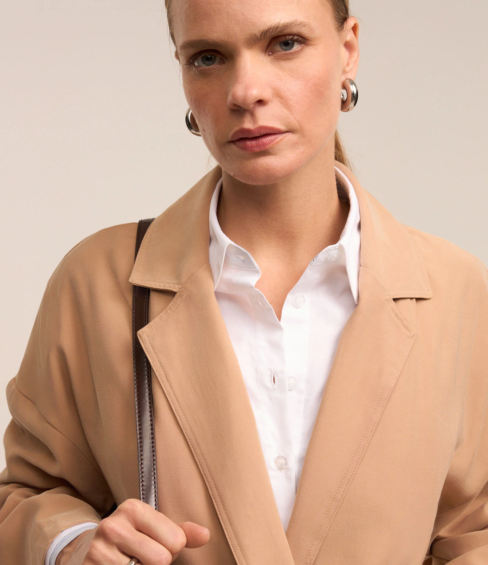 Casaco Trench Coat em Viscose com Bolsos Grandes Bege 2