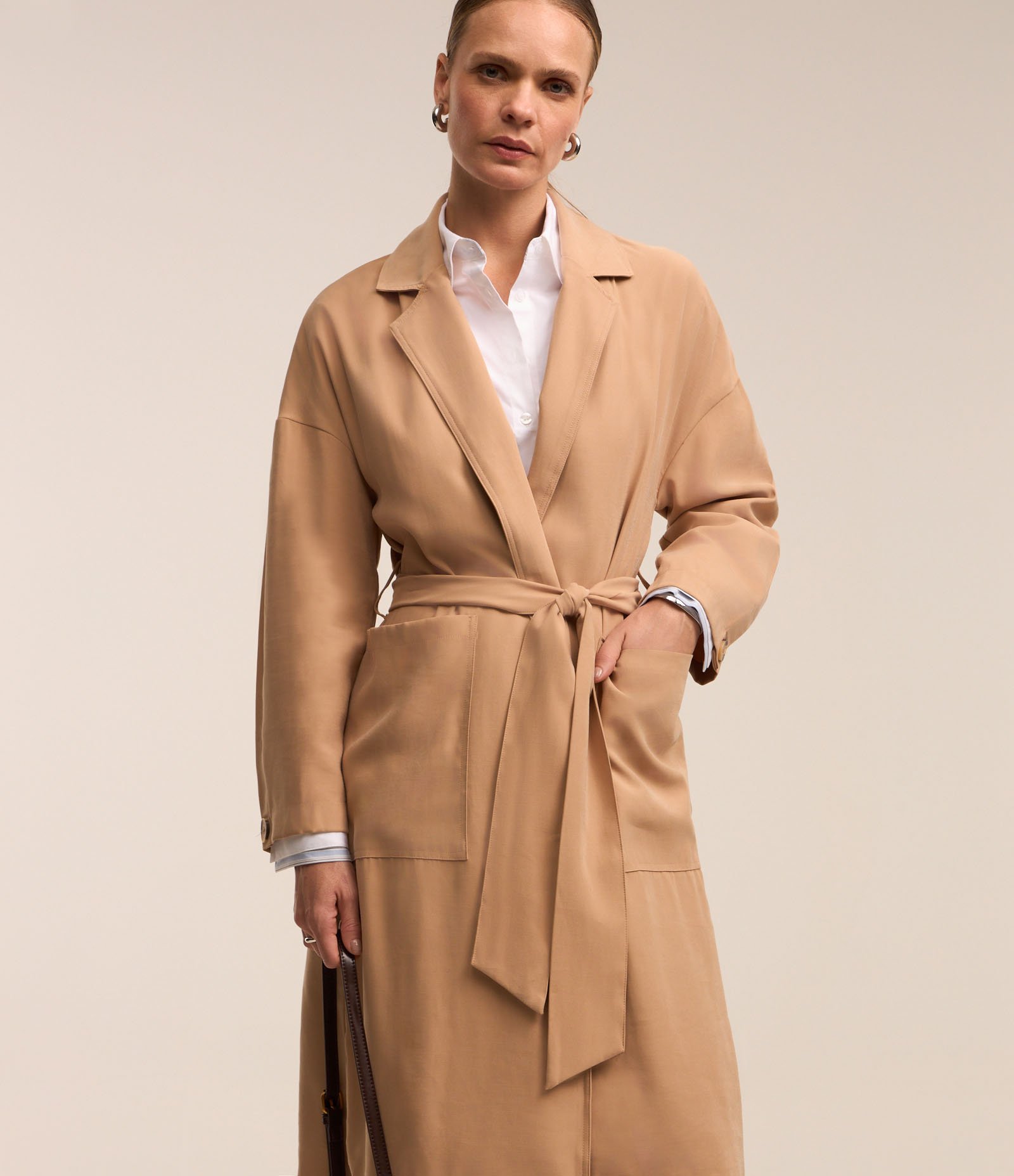 Casaco Trench Coat em Viscose com Bolsos Grandes Bege 4