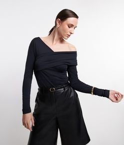 Blusa em Microfibra com Pala Transpassada com Detalhe Drapeado