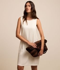 Vestido em Viscolinho com Alça Larga e Fechamento em Zíper nas Costas