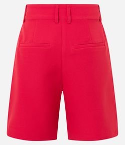 Bermuda Alfaiatada com Pregas e Fechamento Transpassado