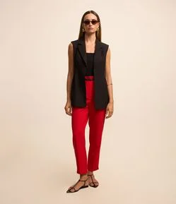 Calça Cenoura Alfaiatada com Cintinho em Material Sintético