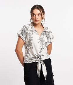 Blusa em Viscose com Amarração na Barra e Estampa Paisagem