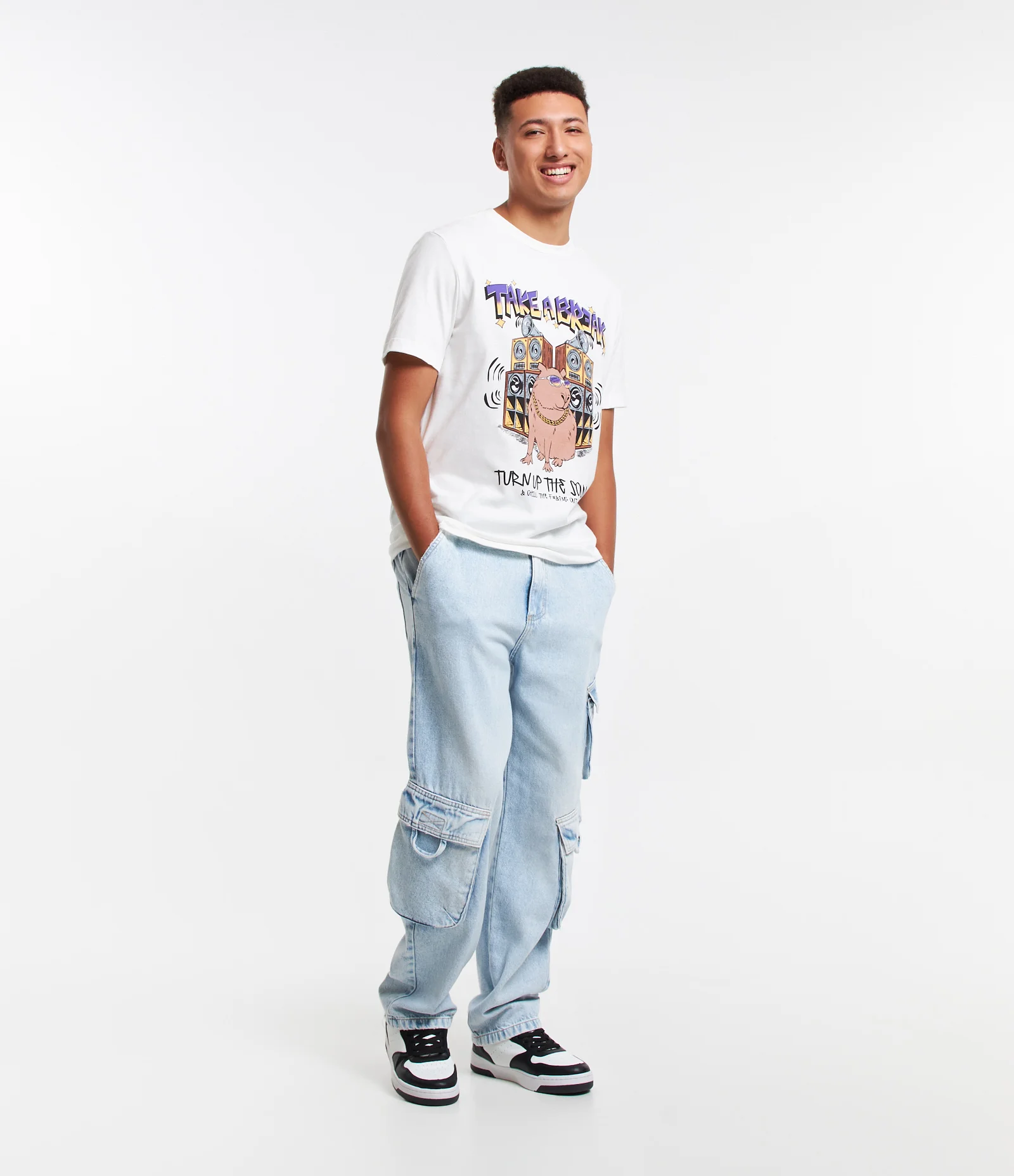 Camiseta Comfort em Algodão com Estampa Capivara Take a Break Branco 2