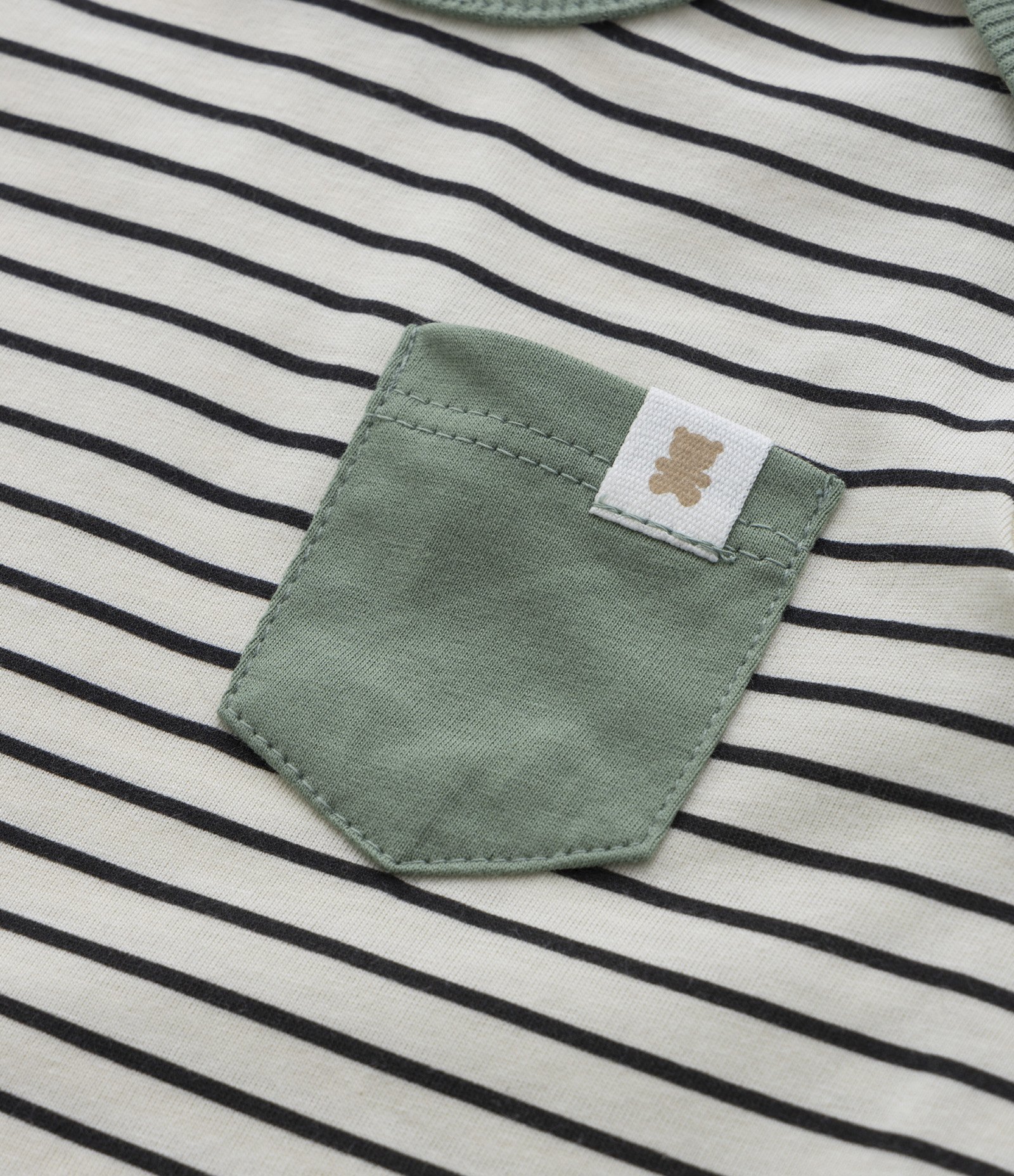 Conjunto Infantil em Algodão com Bolsinho e Estampa de Listras - Tam 0 a 18 meses Verde 9