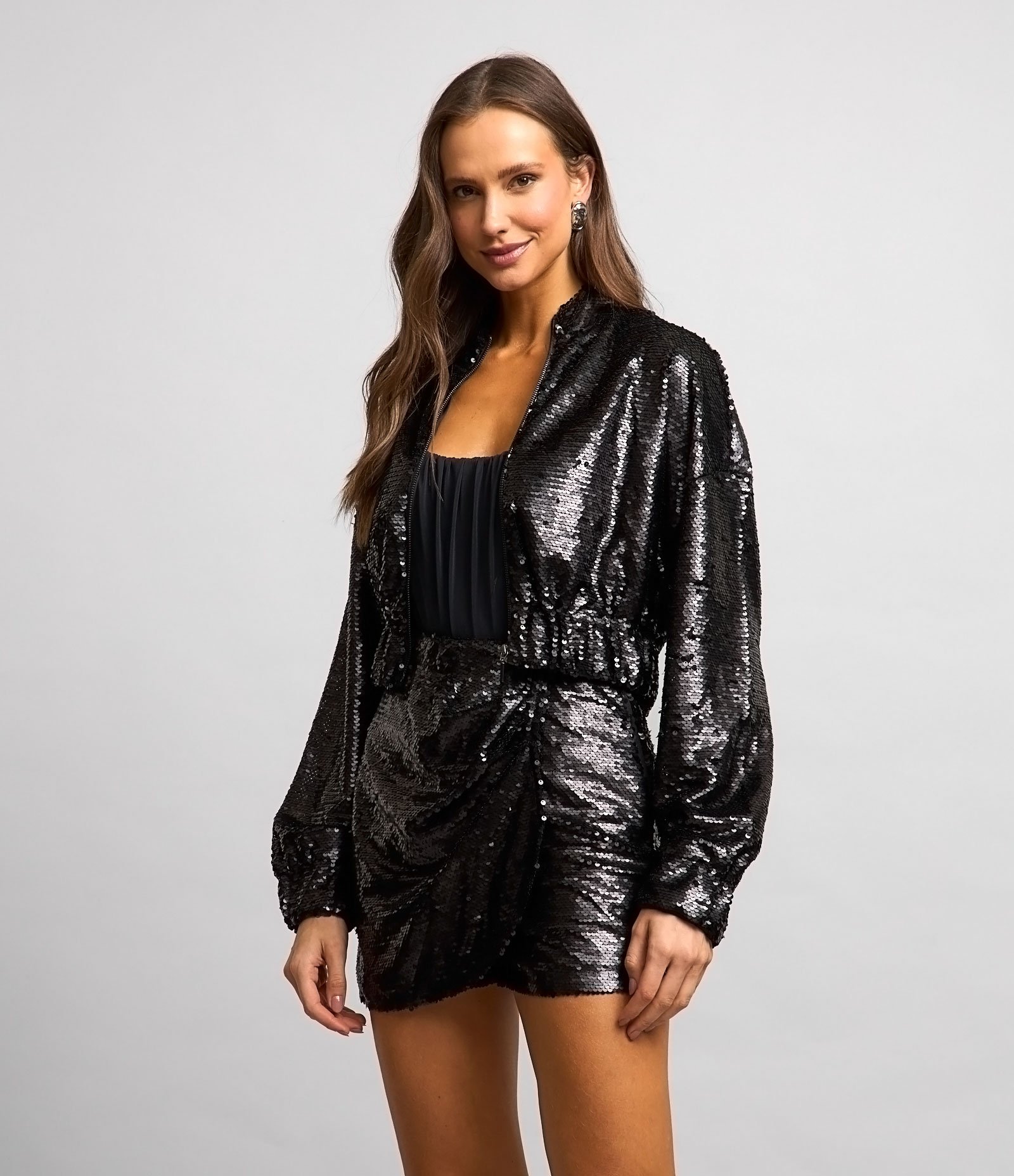 Jaqueta Bomber Cropped em Paetê Preto 1