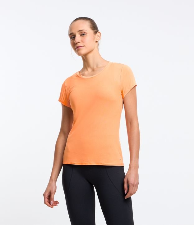 Camiseta Esportiva em Crepe com Manga Curta