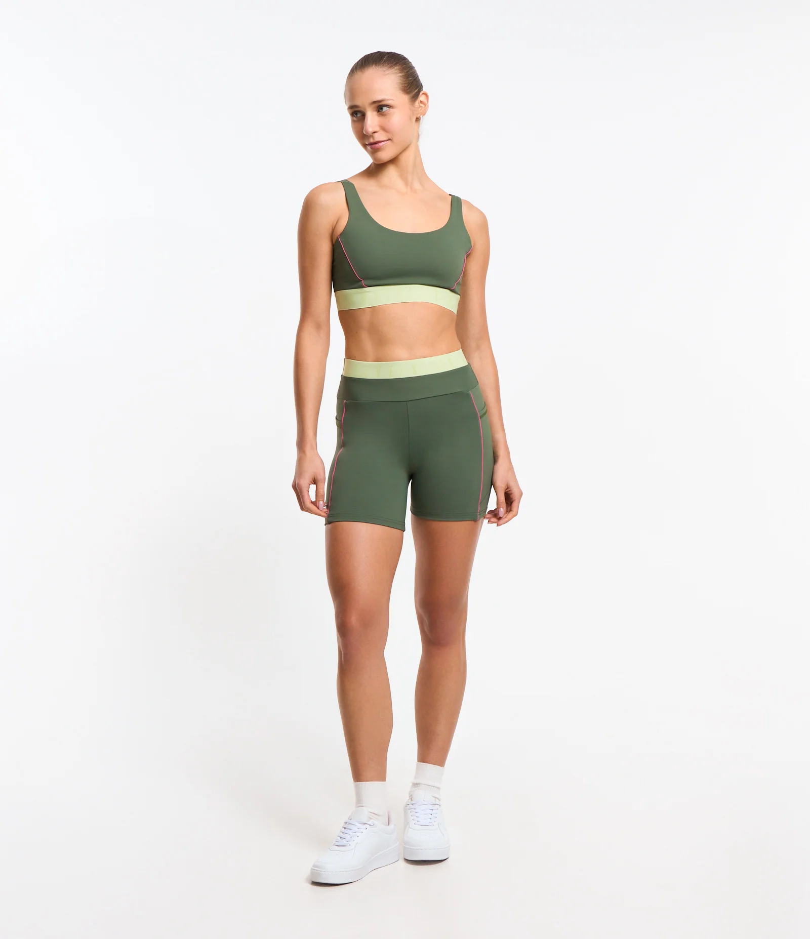 Top Esportivo com Bojo em Poliamida com Barra Elástica Verde 2