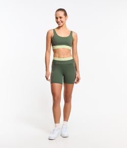 Bermuda Esportiva em Poliamida com Cós Elástico e Bolsos