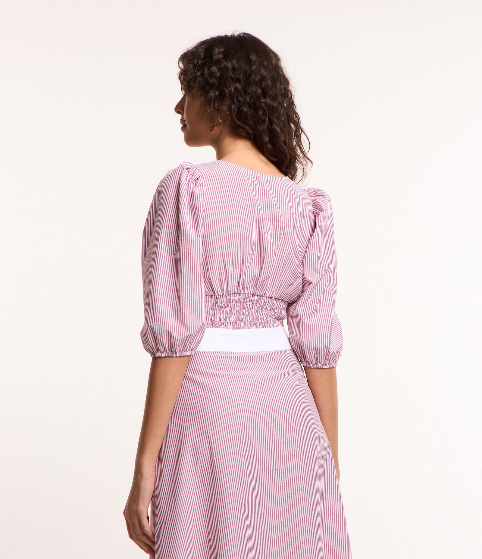 Blusa Cropped em Tricoline Listrado com Manga 3/4 e Fio Tinto Rosa 3
