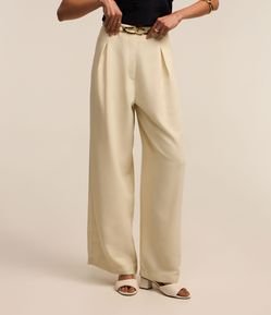 Calça Wide Leg Alfaiatada com Cinto de Fivela Diferenciada