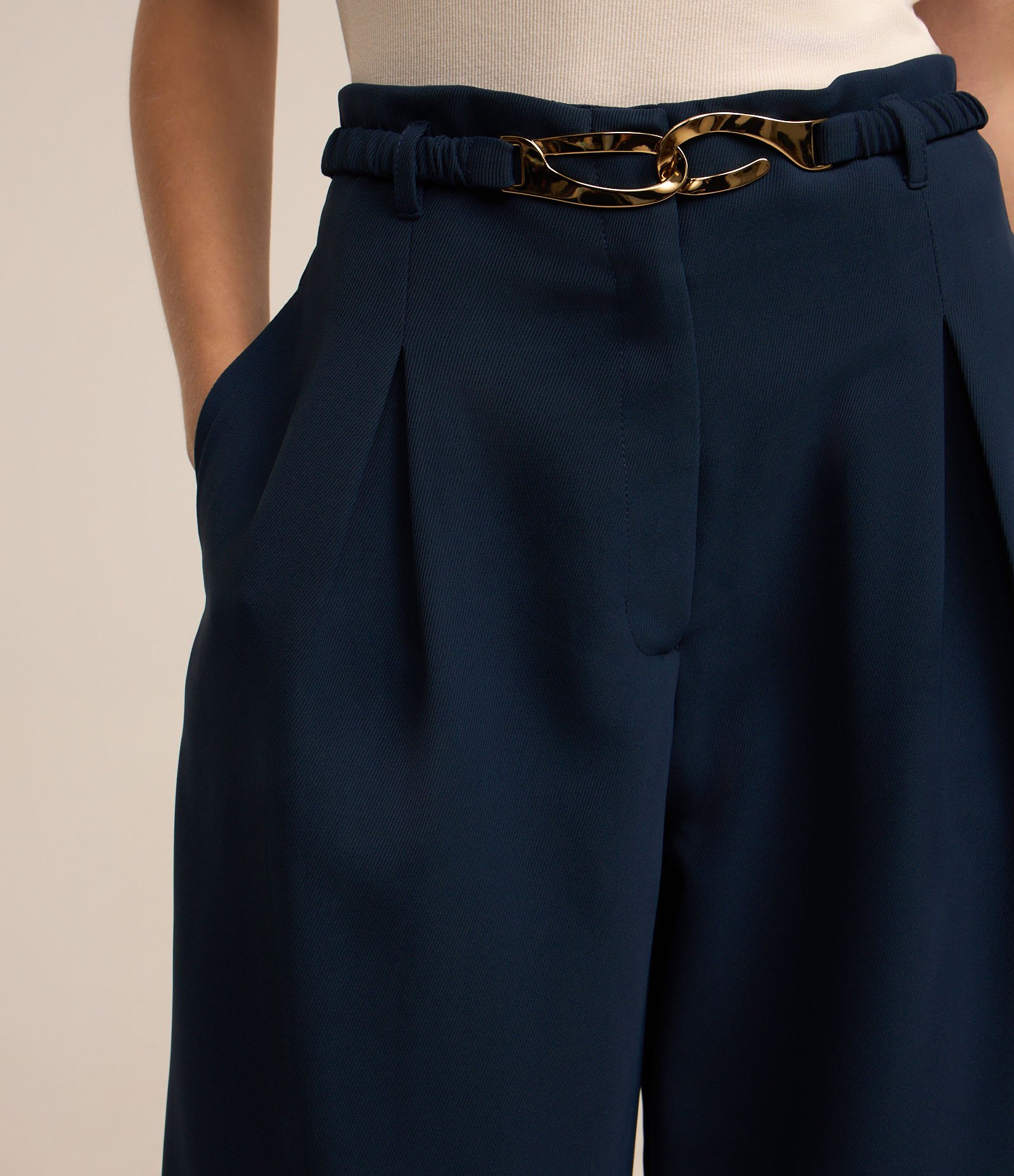 Calça Wide Leg Alfaiatada com Cinto de Fivela Diferenciada Azul 4