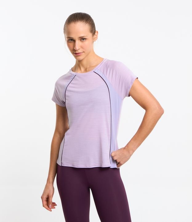 Camiseta Esportiva em Poliamida com Recortes e Viés Contrastante