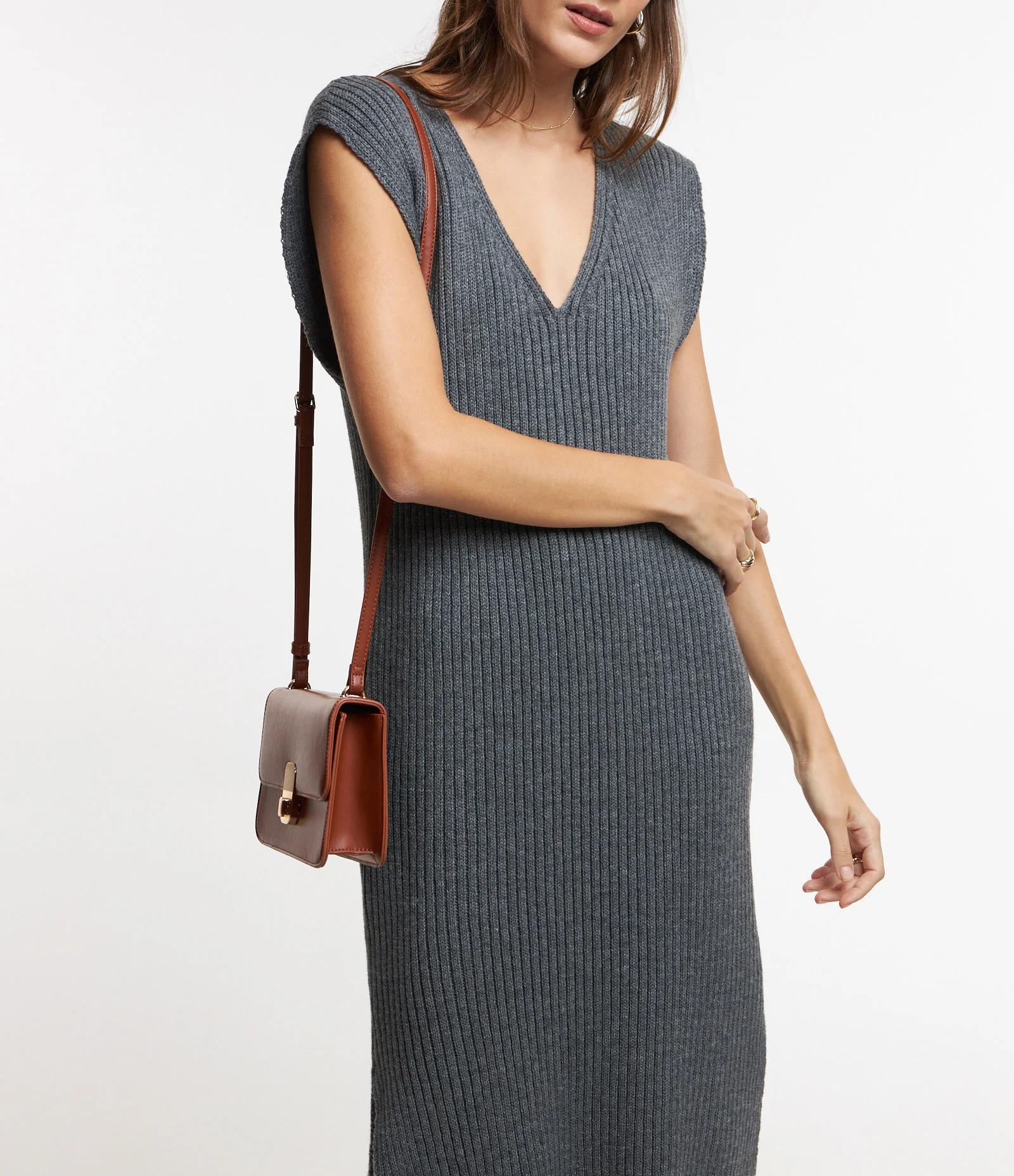 Vestido Midi em Tricô com Fendas Laterais e Textura Canelada Cinza 1