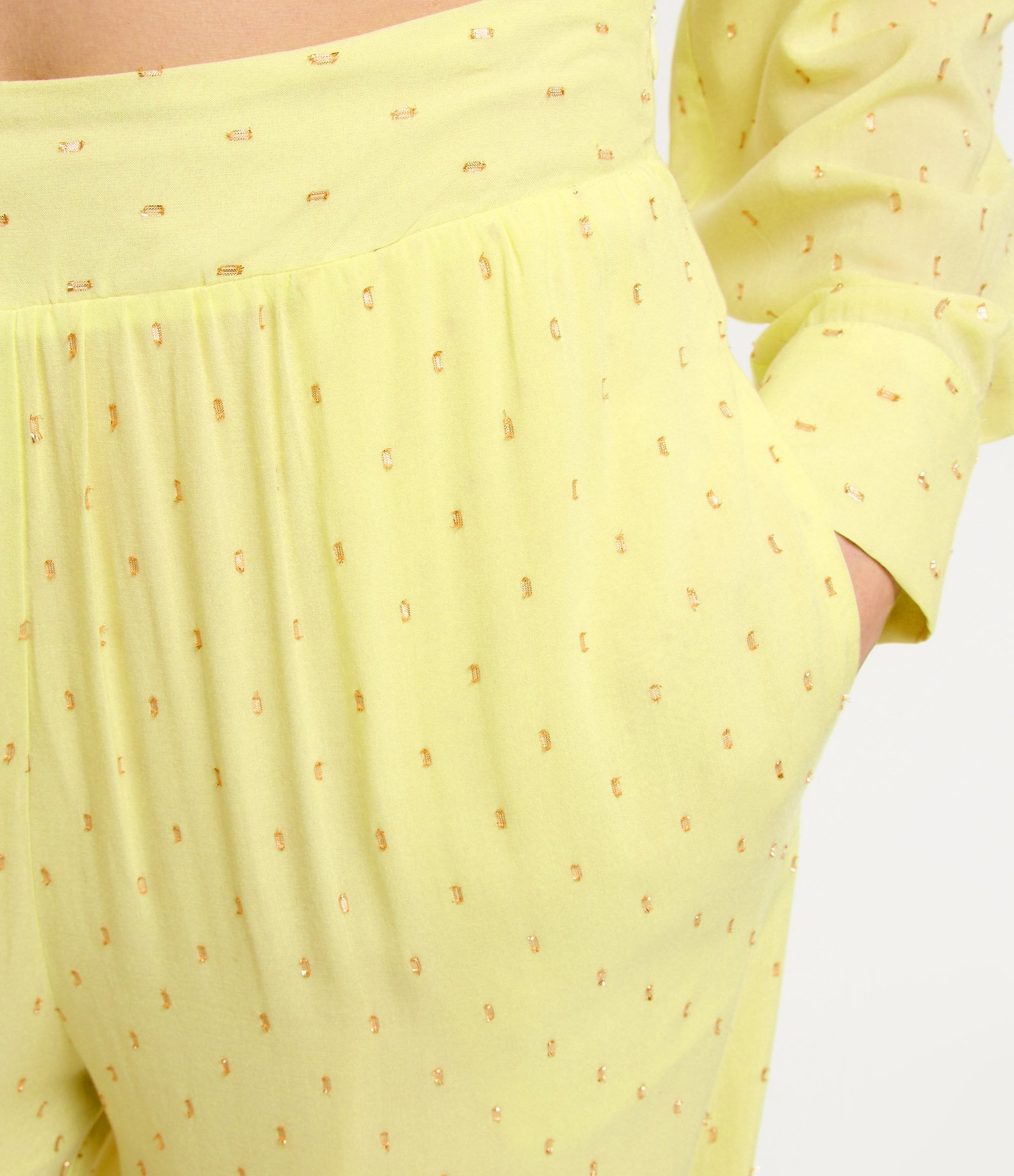 Calça Pantalona em Viscose com Miçangas Amarelo 4
