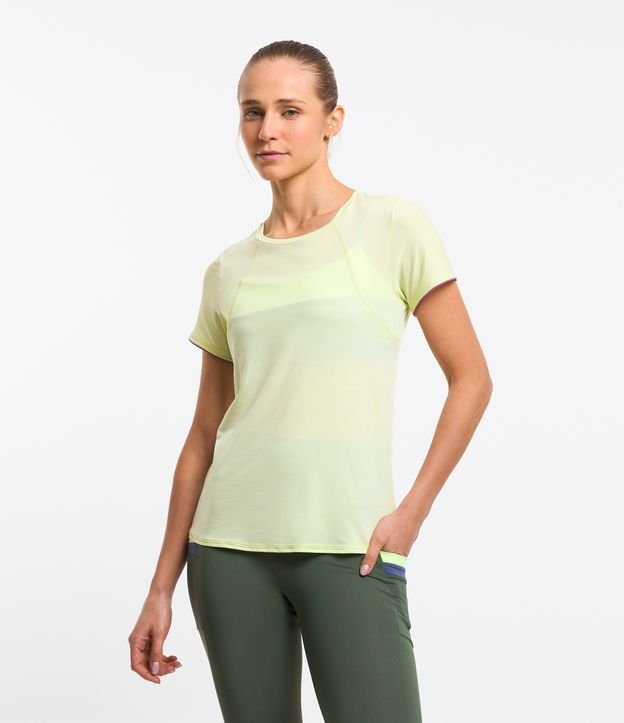 Camiseta Esportiva em Poliamida com Viés Contrastante