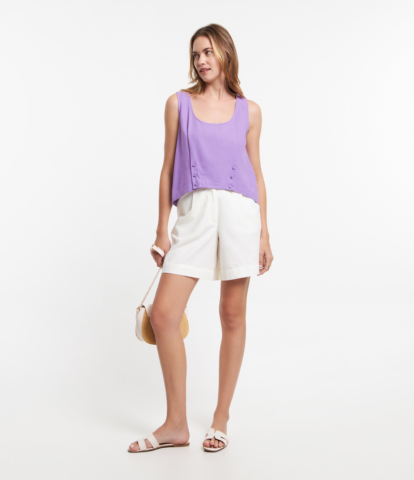 Blusa sem Manga em Viscolinho com Pregas e Detalhes em Botões Lilás 2