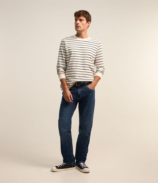 Calça Reta Jeans com Bolsos e Passantes no Cós