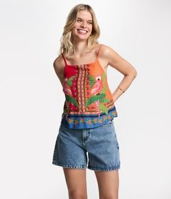 Blusa Curta de Alça em Viscose com Estampa Arara e Amarração nas Costas