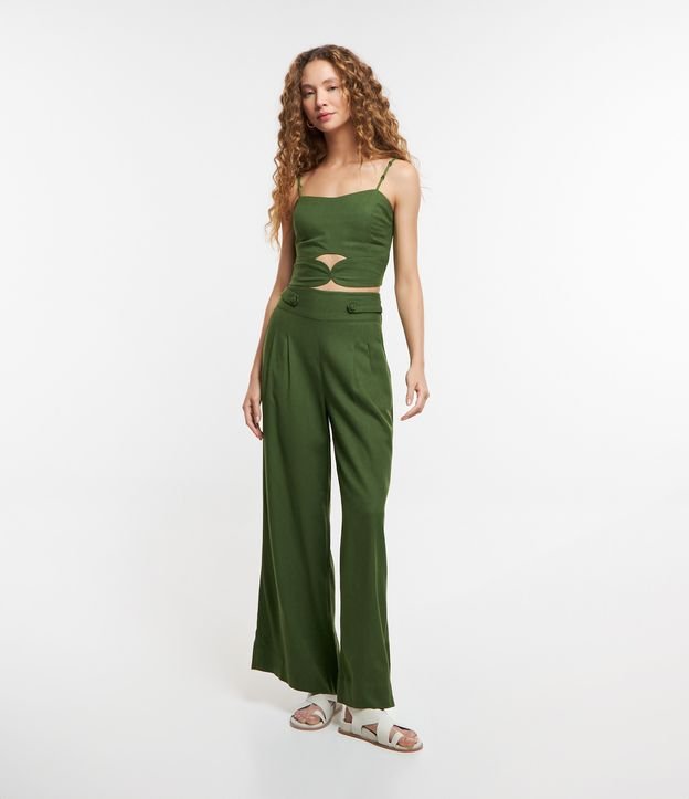 Blusa Cropped com Abertura Frontal e Aviamento nas Alças