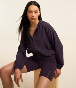 Jaqueta Esportiva Cropped com Detalhe Refletivo