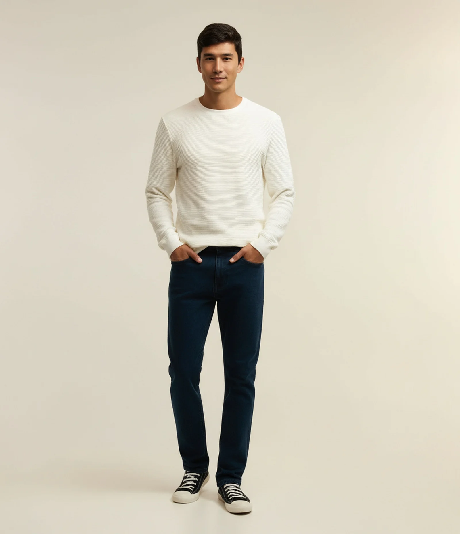 Calça Slim Básica Jeans com Passantes no Cós Escuro 2