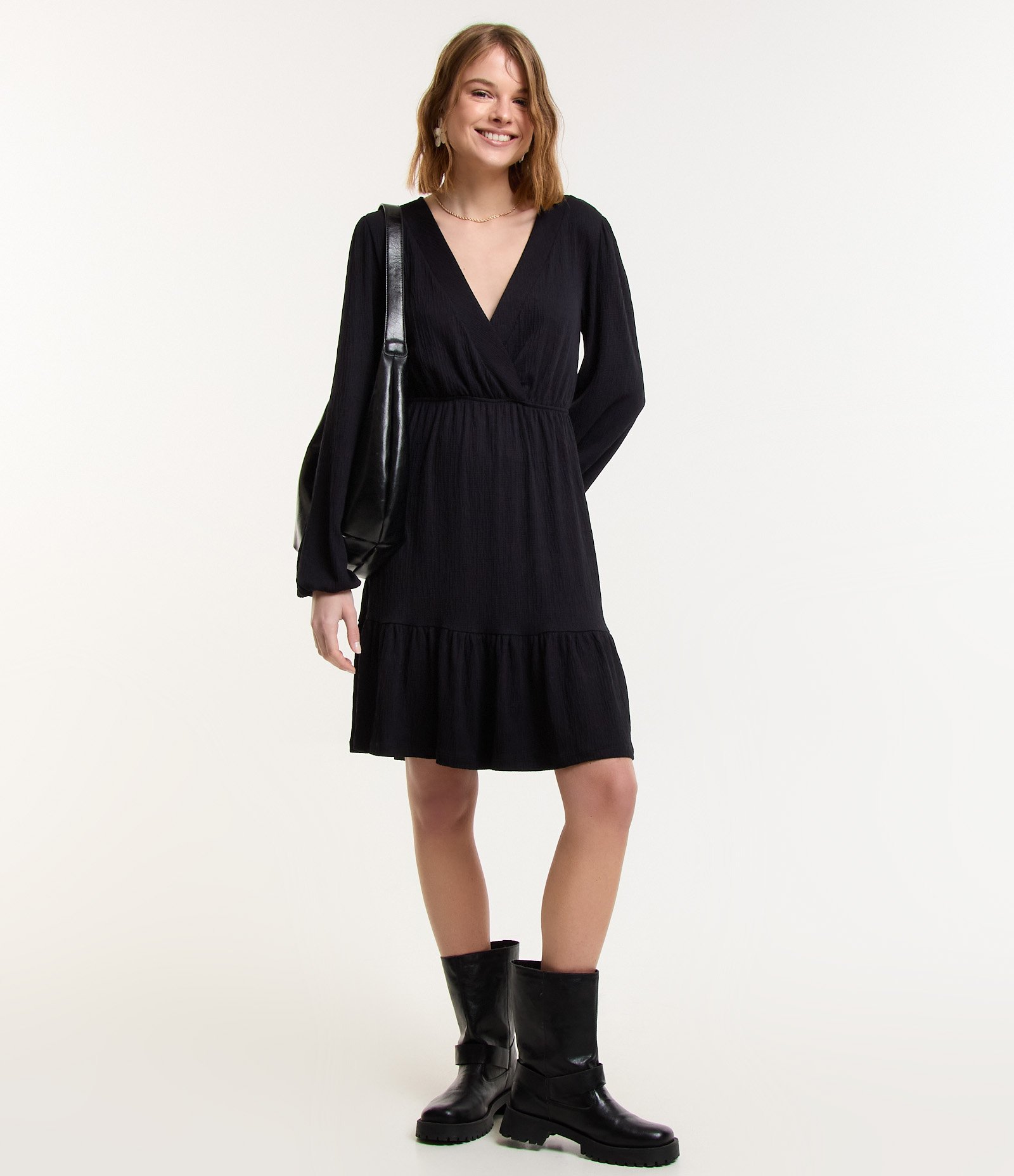 Vestido Curto Texturizado com Decote Transpassado Preto 2
