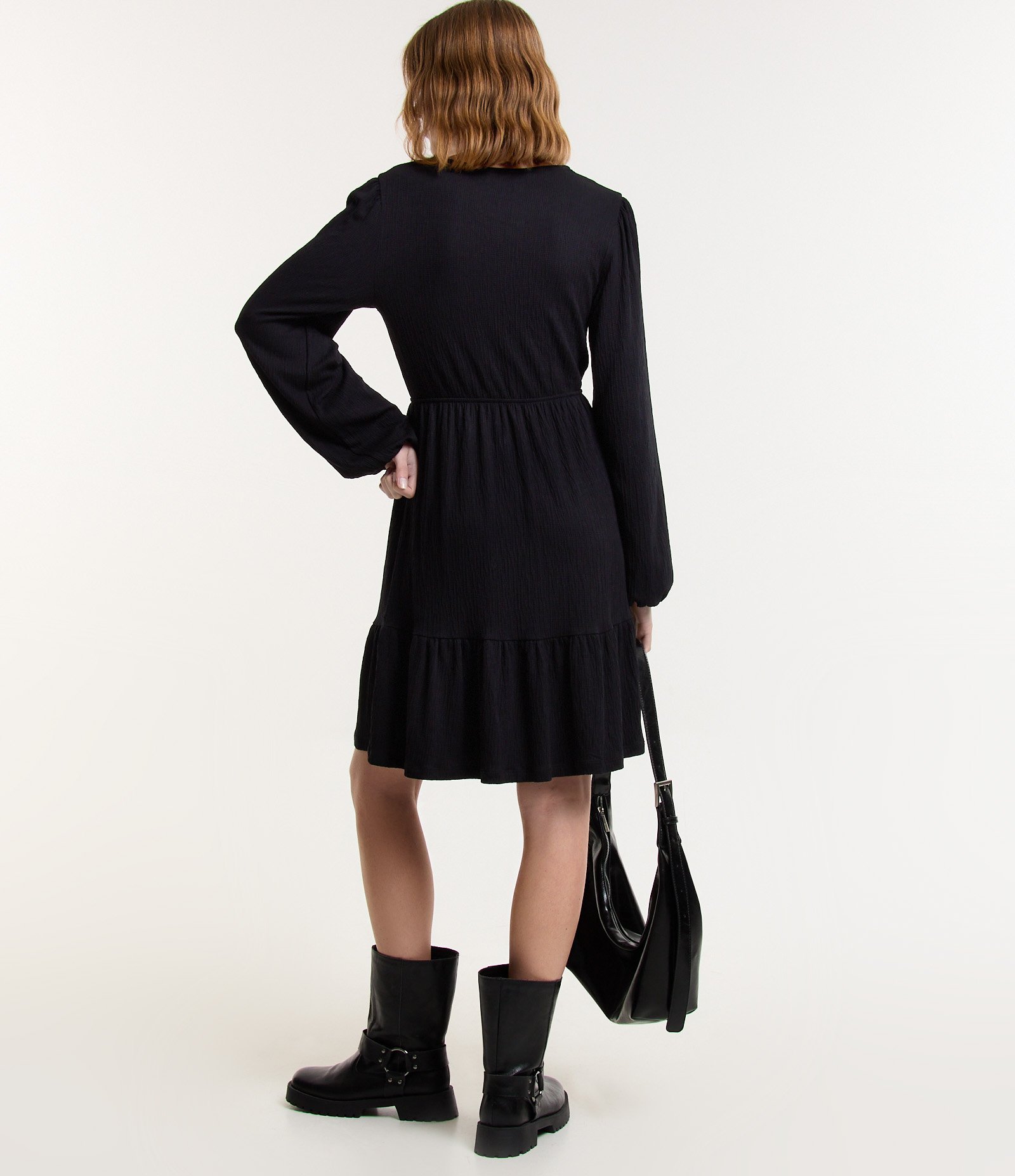 Vestido Curto Texturizado com Decote Transpassado Preto 3