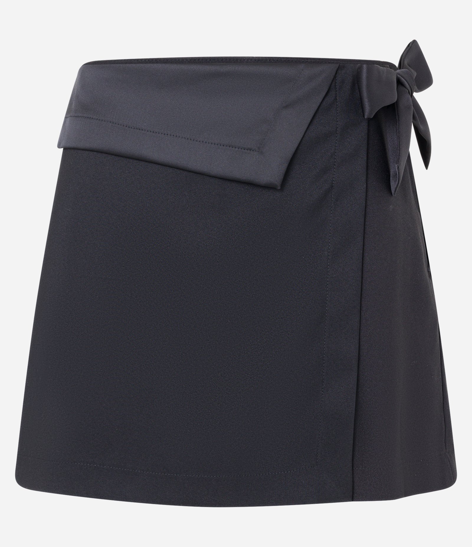 Short Saia Curto em Crepe com Pala em Cetim e Amarração Preto 5