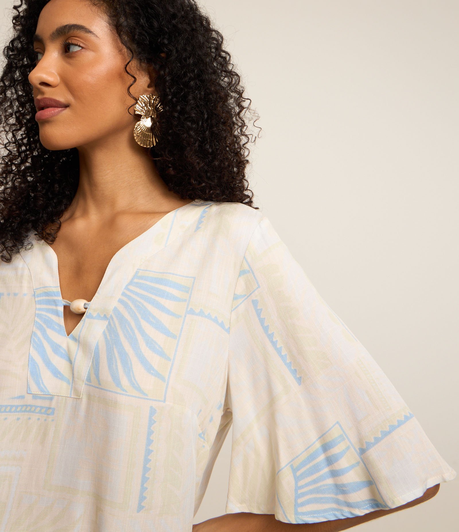 Blusa em Viscose com Miçanga na Gola e Folhagens Estampadas Off White 4