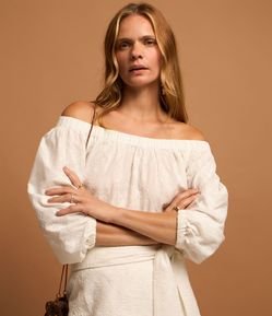 Blusa Ombro a Ombro em Tricoline com Flores Bordadas