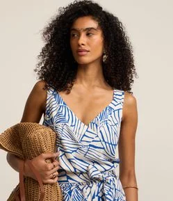 Blusa Sem Manga em Viscolinho com Folhagens Estampadas