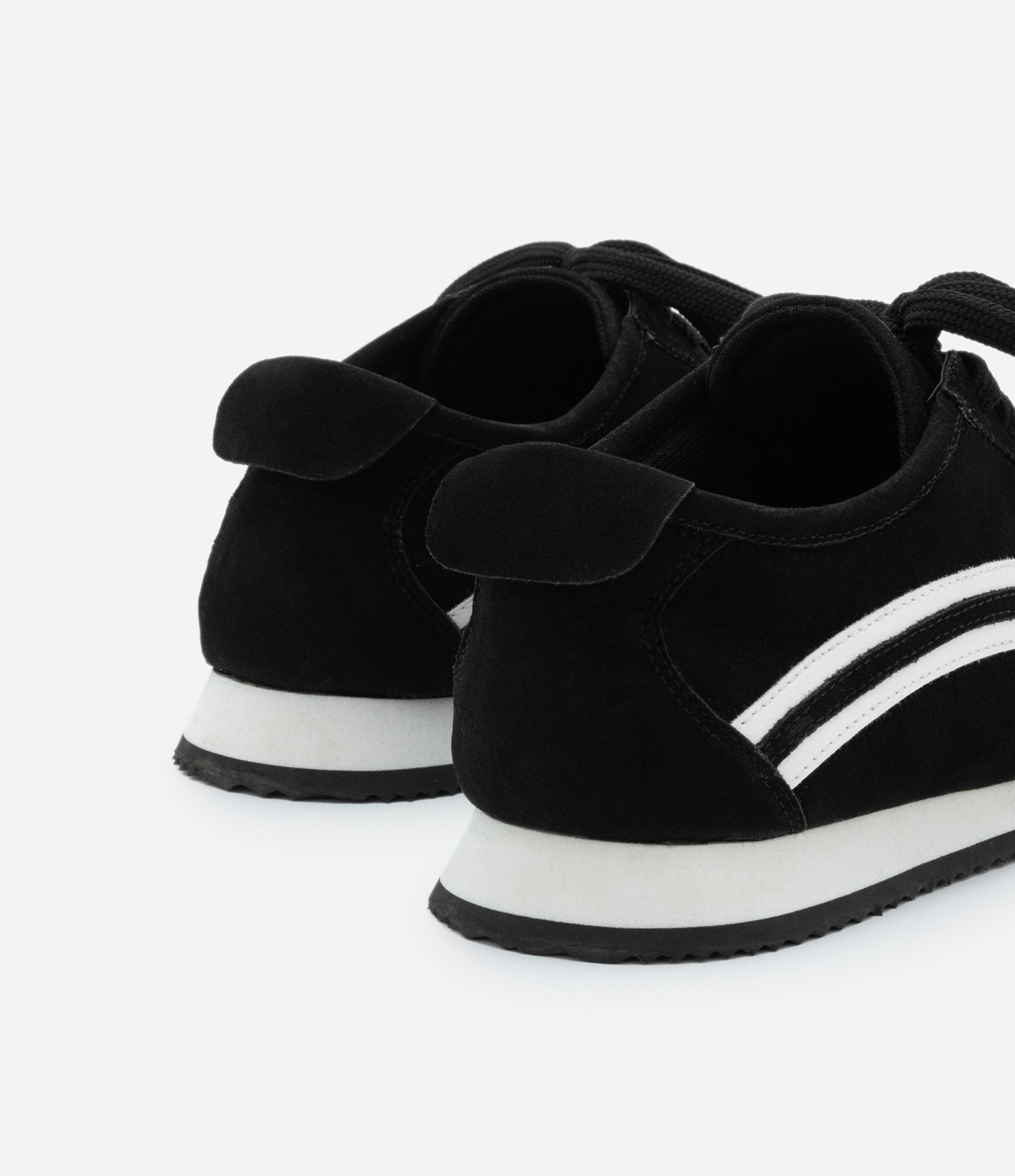 Tênis em Pu com Sola Diferenciada e Detalhe Lateral 3