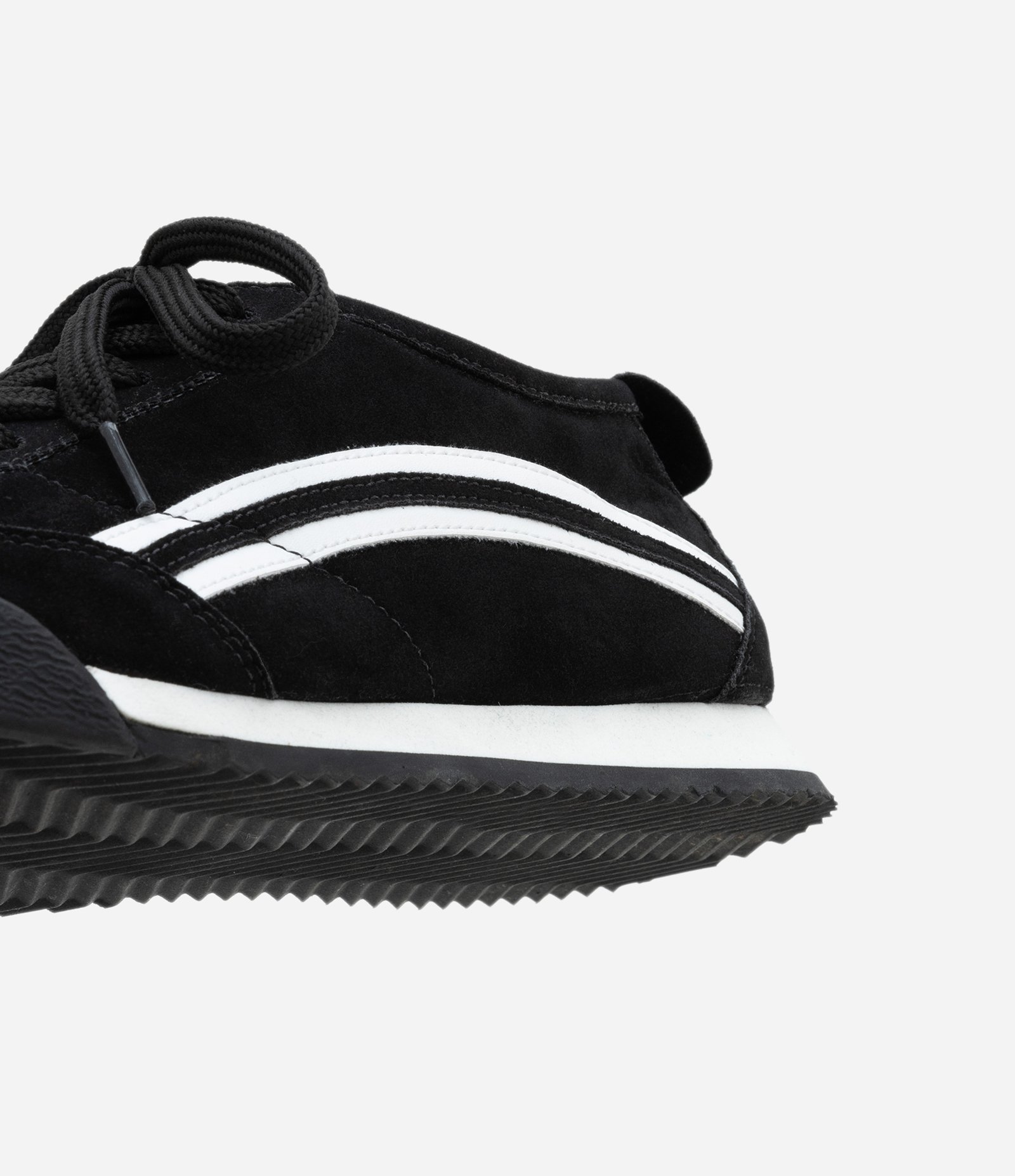 Tênis em Pu com Sola Diferenciada e Detalhe Lateral 4